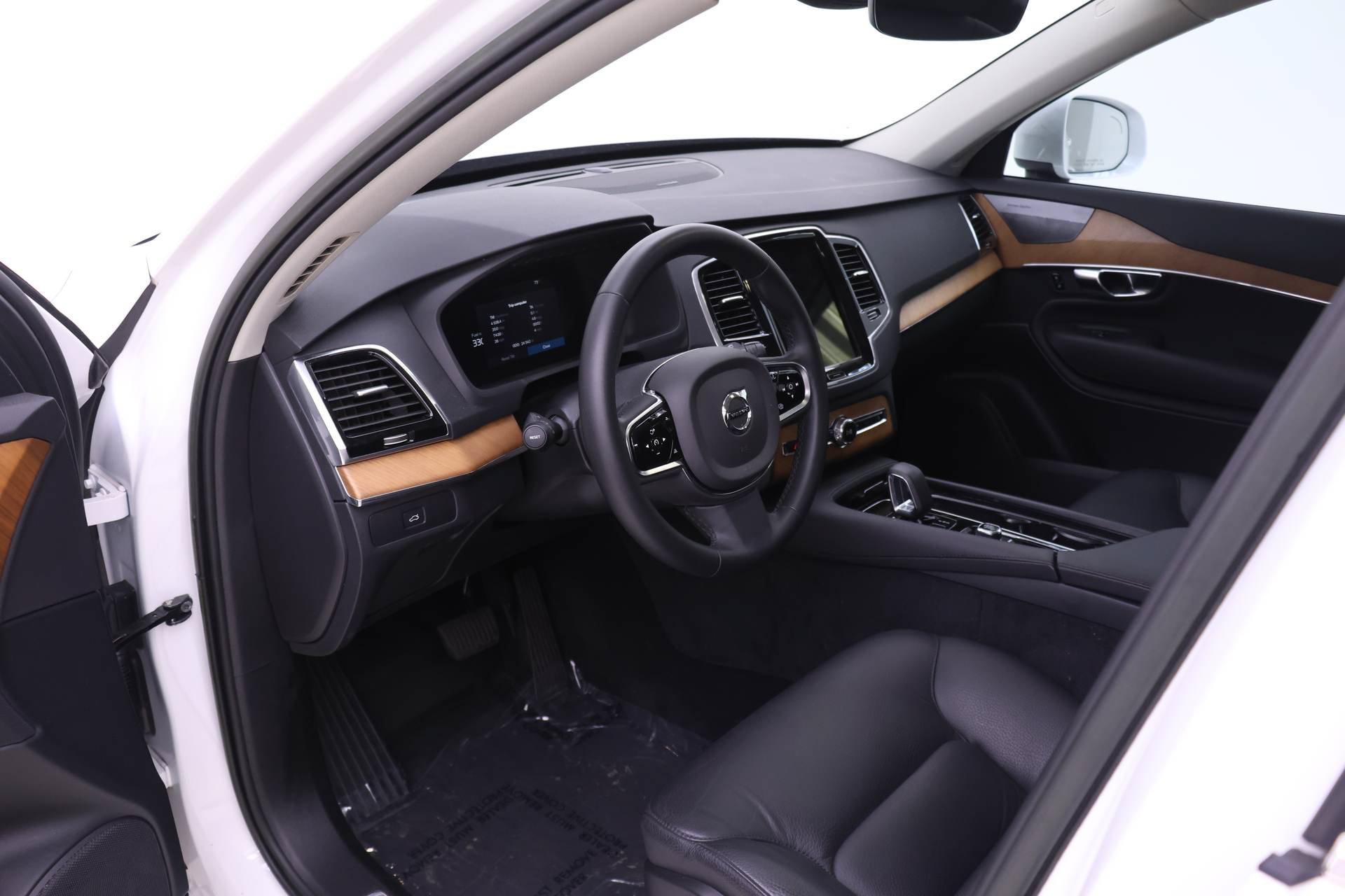 Certified 2023 Volvo XC90 B6 Plus w/ Protection Package Premier AWD/4WD image 6