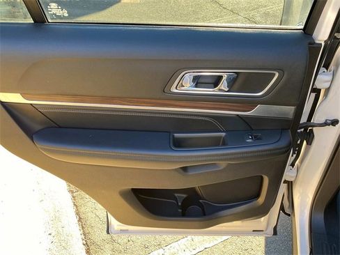 Used 2017 Ford Explorer Limited image 10