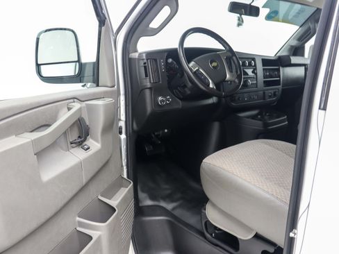 Used 2019 Chevrolet Express 3500 LS RWD image 14