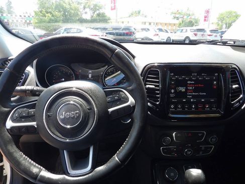 Used 2018 Jeep Compass Limited w/ Navigation Group AWD/4WD image 11