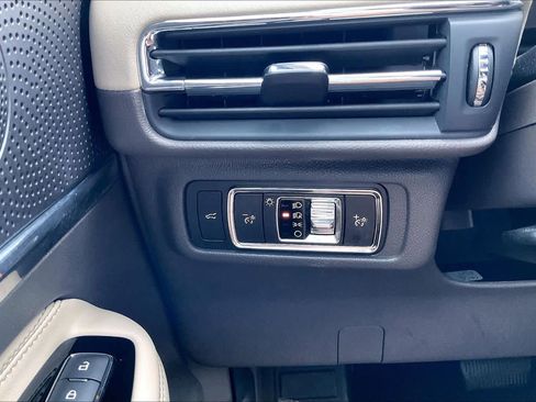Used 2023 Lincoln Corsair FWD image 32