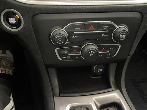 Used 2020 Dodge Charger SXT image 33
