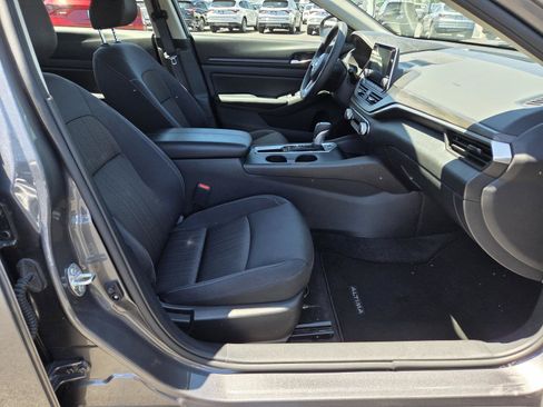 Used 2025 Nissan Altima 2.5 SV FWD image 21