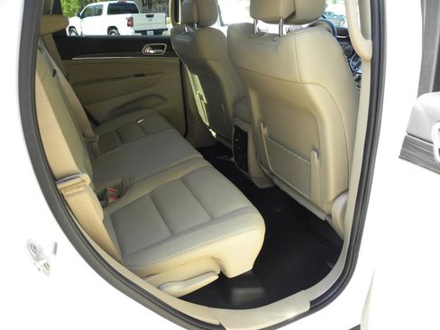 Used 2021 Jeep Grand Cherokee Limited image 19