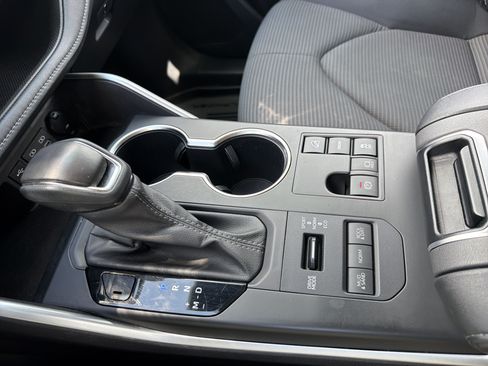 Certified 2024 Toyota Highlander LE AWD/4WD image 8