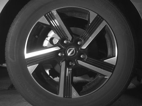 Used 2025 Nissan Sentra SV FWD image 15