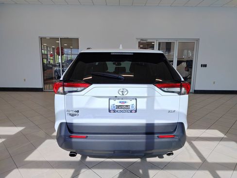 Used 2025 Toyota RAV4 XLE FWD image 4