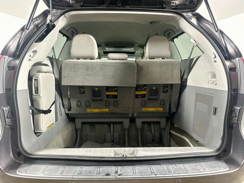 Used 2013 Toyota Sienna XLE FWD image 31