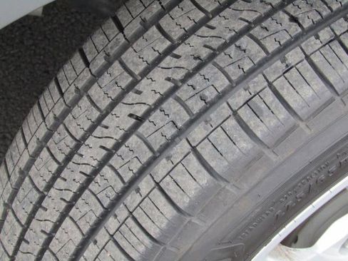 Used 2023 Chevrolet Equinox LT w/ Driver Convenience Package image 6