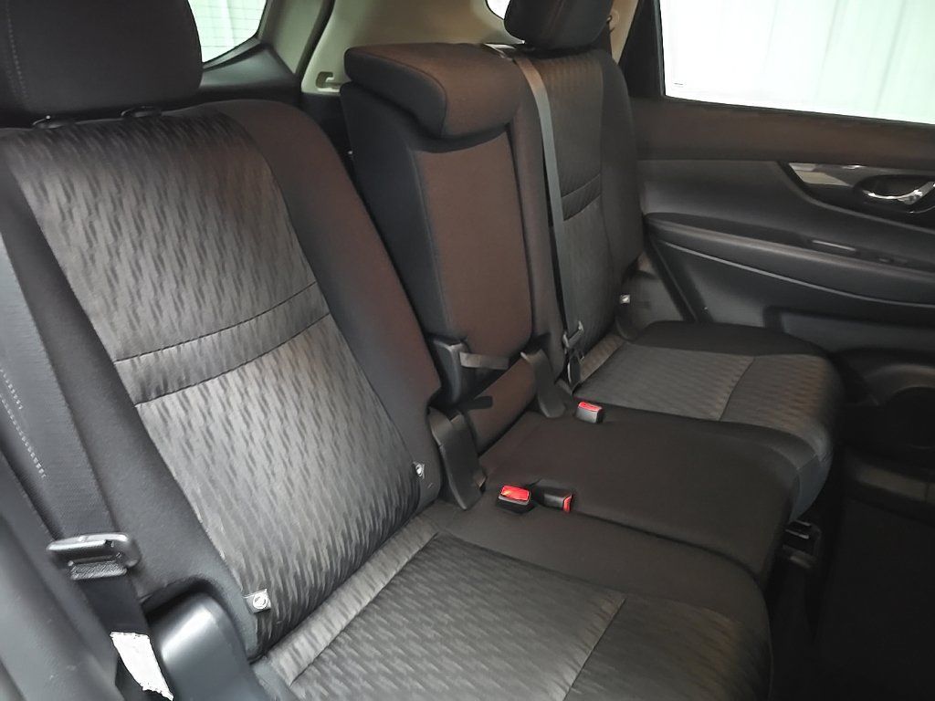 Used 2018 Nissan Rogue SV AWD/4WD image 17