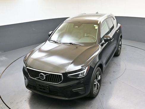 Certified 2025 Volvo XC40 B5 Core image 36