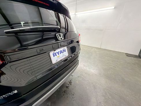 Used 2023 Honda Pilot Touring image 32