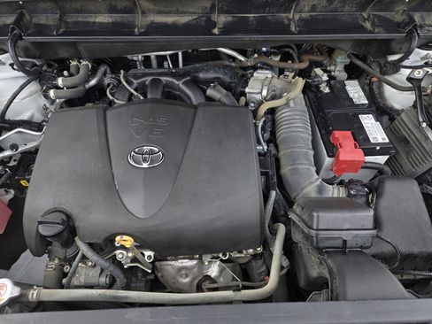 Certified 2022 Toyota Highlander XLE image 29