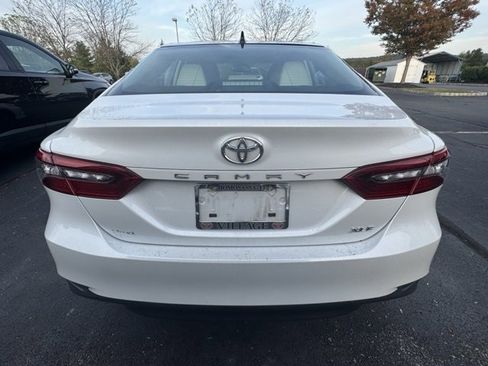 Used 2021 Toyota Camry XLE image 7