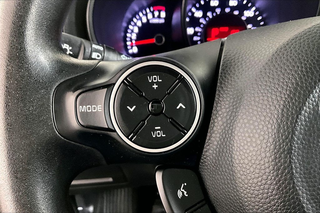 Used 2016 Kia Soul + FWD image 17