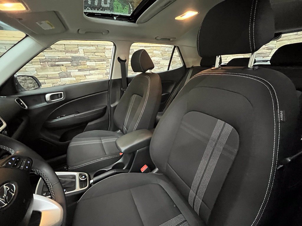 Used 2024 Hyundai Venue SEL FWD image 19