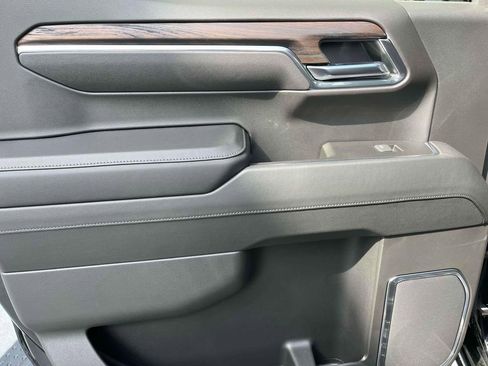 New 2025 GMC Sierra 1500 SLT w/ SLT Convenience Package image 16