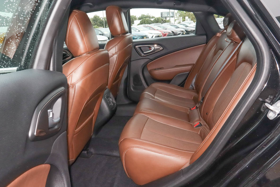 Used 2016 Chrysler 200 C w/ Premium Group FWD image 8