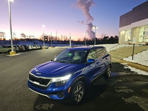 Used 2022 Kia Seltos EX image 4