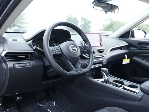 Used 2025 Nissan Altima 2.5 S FWD image 8