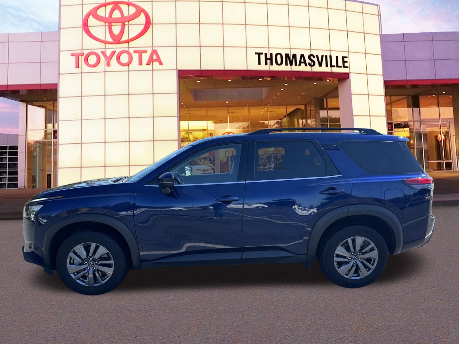 Used 2025 Nissan Pathfinder SV AWD/4WD image 8