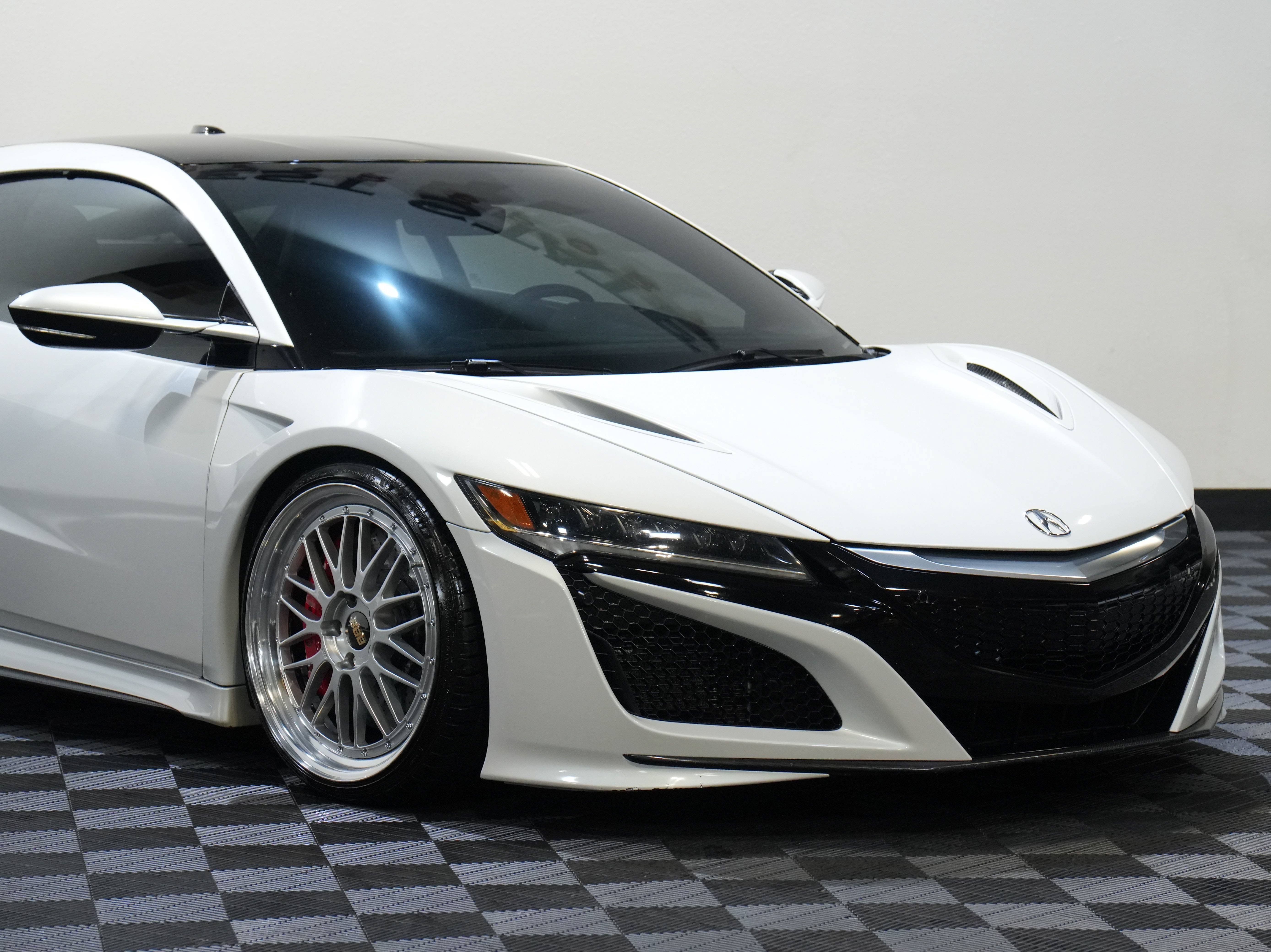 Used 2017 Acura NSX AWD/4WD image 9