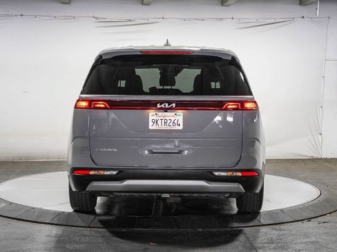 Used 2024 Kia Carnival EX FWD image 3