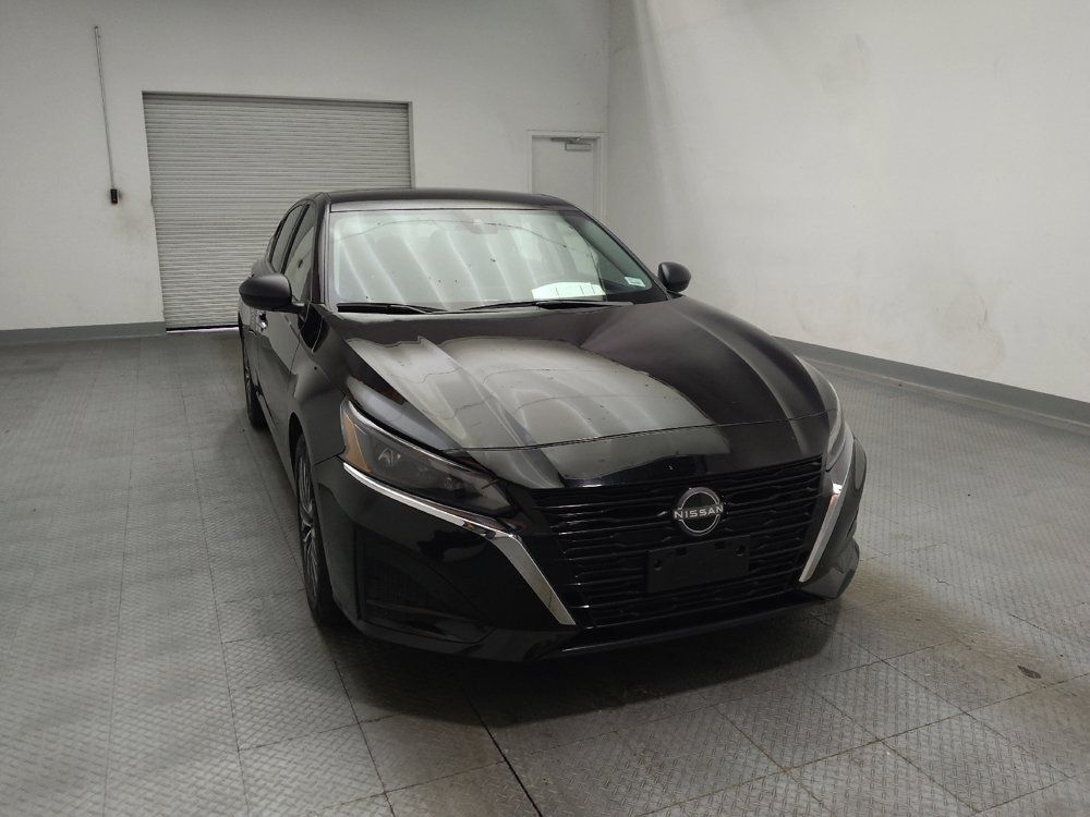 Used 2025 Nissan Altima 2.5 SV FWD image 14