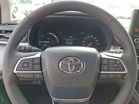 New 2026 Toyota Sienna XLE AWD/4WD image 15