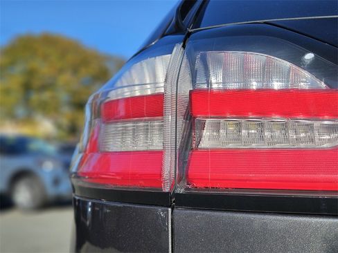 Used 2022 Ford Edge SE image 8