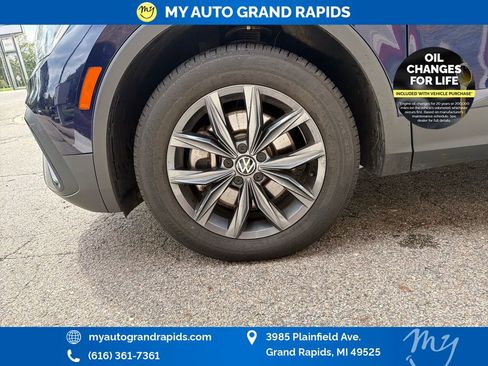 Used 2022 Volkswagen Tiguan SE AWD/4WD image 30