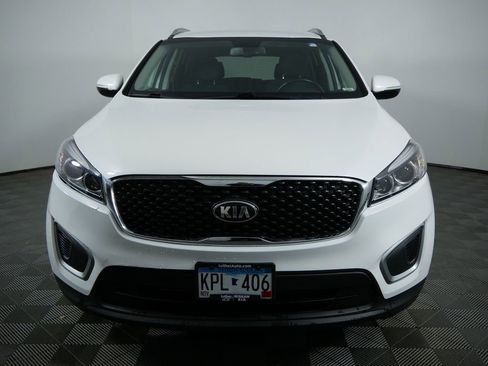 Used 2017 Kia Sorento LX w/ LX Convenience Package image 3