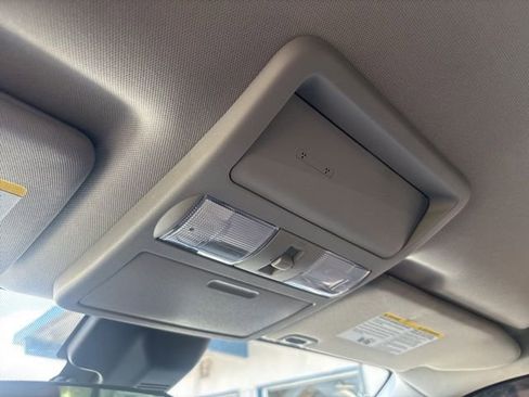 Used 2022 Nissan Frontier SV image 28