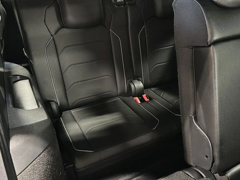 Used 2019 Volkswagen Tiguan SEL Premium R-Line w/ 3rd Row Seat Package AWD/4WD image 20