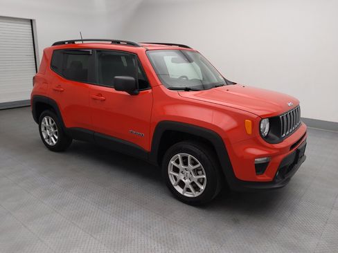 Used 2023 Jeep Renegade Latitude w/ Premium Group AWD/4WD image 11