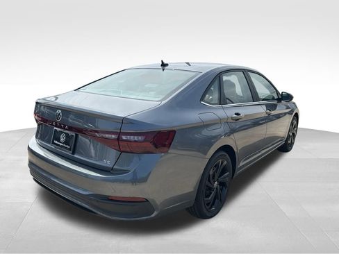 Used 2025 Volkswagen Jetta SE w/ Sunroof Package image 4