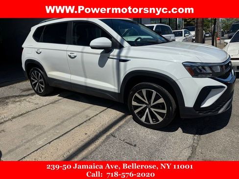 Used 2023 Volkswagen Taos SE FWD image 2