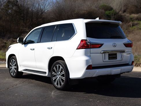 Used 2020 Lexus LX 570 4WD w/ Luxury Package image 6