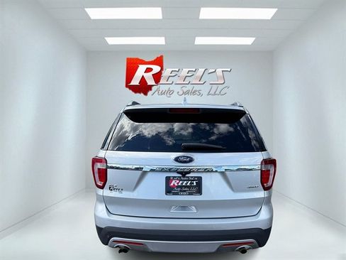 Used 2016 Ford Explorer XLT w/ Equipment Group 202A AWD/4WD image 9