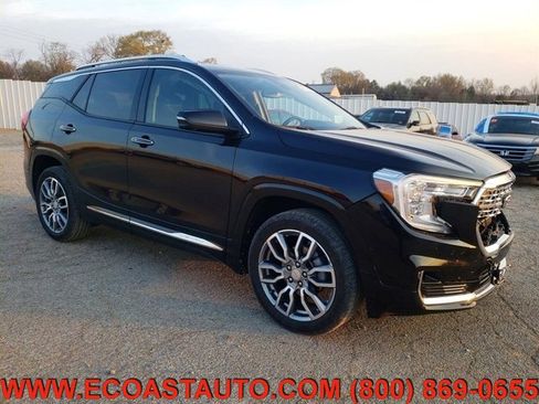 Used 2024 GMC Terrain Denali w/ Denali Premium Package AWD/4WD image 3