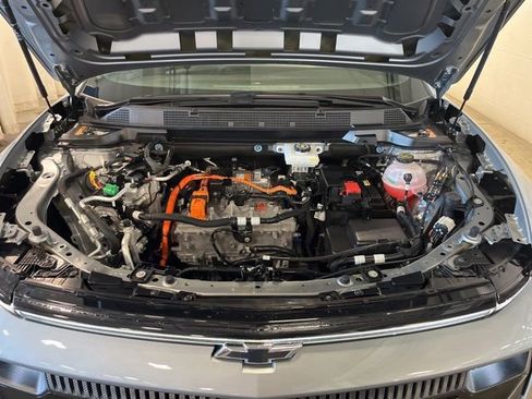 Used 2025 Chevrolet Equinox EV RS w/ LPO, All-Weather Mat Package FWD image 29