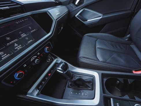 Used 2025 Audi Q3 2.0T Premium image 17