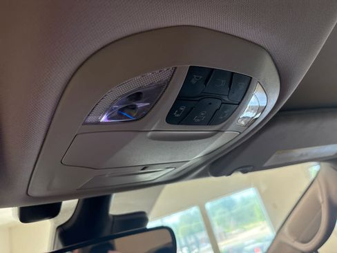 Used 2022 Chrysler Pacifica Touring-L FWD image 36