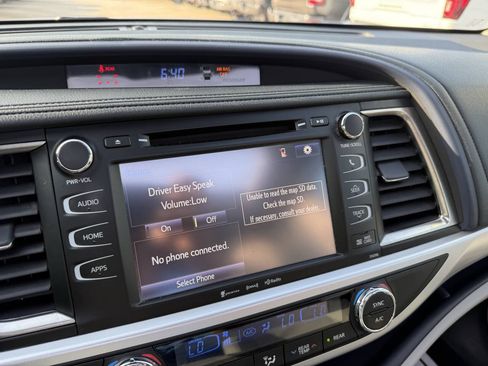 Used 2019 Toyota Highlander XLE FWD image 28