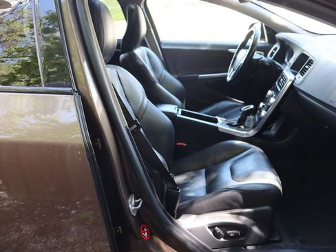 Used 2015 Volvo V60 T5 Cross Country w/ Protection Package AWD/4WD image 22