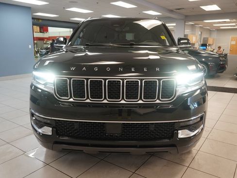 Used 2022 Jeep Wagoneer Series I w/ Premium Group I AWD/4WD image 16