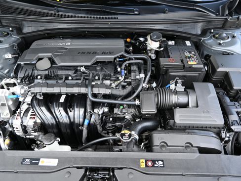 New 2025 Hyundai Elantra Limited image 14