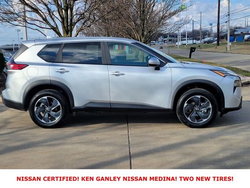 Certified 2025 Nissan Rogue SV image 2