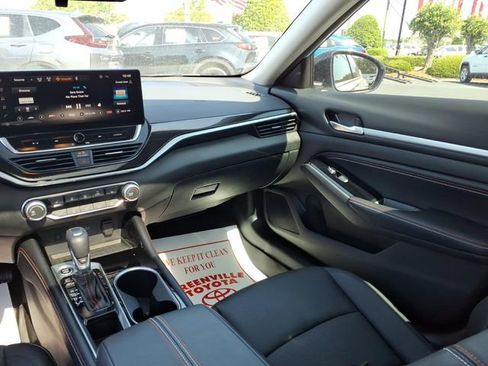 Used 2023 Nissan Altima 2.5 SR w/ SR Premium Package FWD image 11