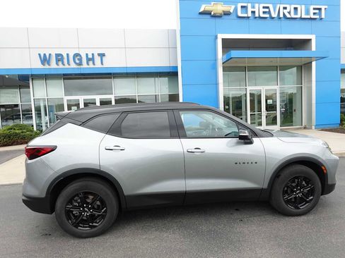 Used 2023 Chevrolet Blazer LT w/ Sound & Technology Package AWD/4WD image 2